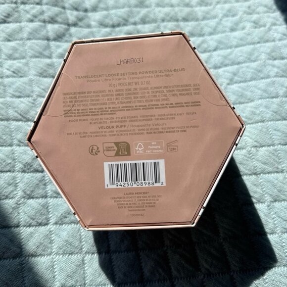 Laura Mercier Translucent Loose Setting Powder and Puff Medium Deep Gift Wrapped - Picture 5 of 9